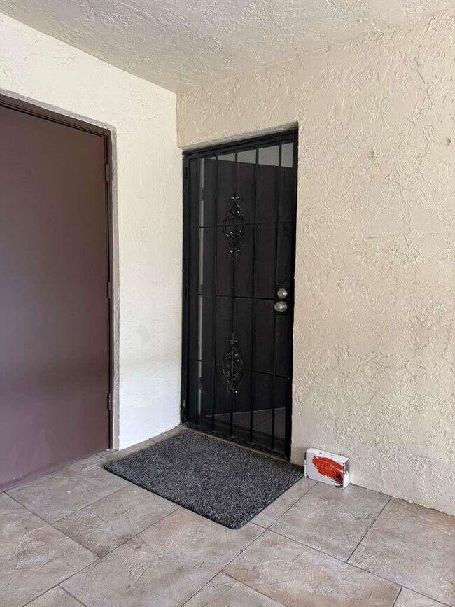 9321 SW 23rd St in Davie, FL - Building Photo - Building Photo