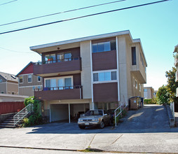 Dayton Apartments in Seattle, WA - Building Photo - Building Photo