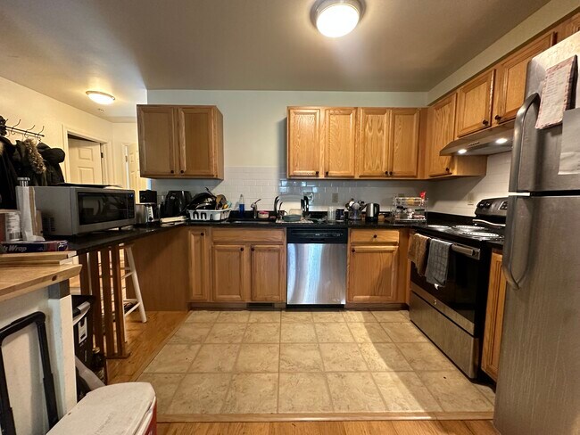 34 Raymond St, Unit A in Boston, MA - Building Photo - Building Photo