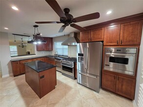 135 N Dreamweaver Cir in Spring, TX - Building Photo - Building Photo