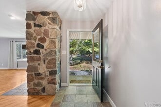 2860 E Coon Lake Rd in Howell, MI - Building Photo - Building Photo