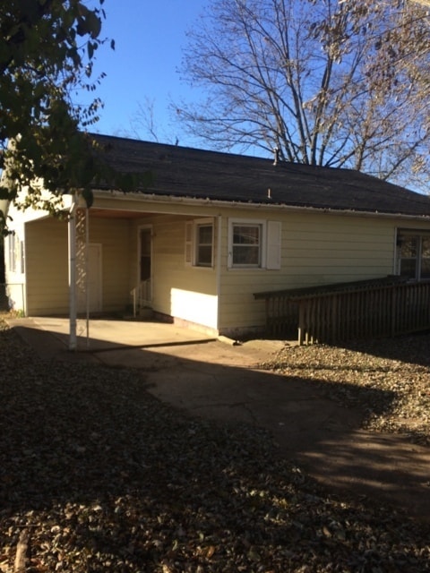 property at 850 E 6th St