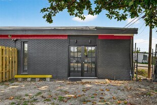 100 W Hamilton St in Houston, TX - Building Photo