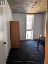 253 College St in Toronto, ON - Building Photo - Building Photo