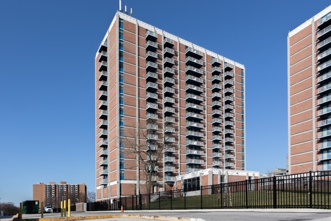 City View of McCulloh in Baltimore, MD - Foto de edificio - Building Photo