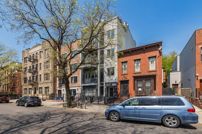 273 Clifton Pl in Brooklyn, NY - Foto de edificio - Building Photo