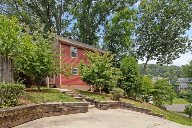 8 Thurland Ave in Asheville, NC - Building Photo - Building Photo