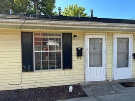 428 Locust St in Jeffersonville, IN - Building Photo