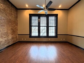 209 N Capitol Ave, Unit #2 in Corydon, IN - Foto de edificio - Building Photo