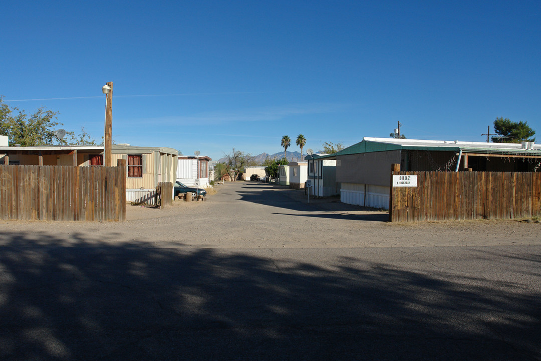 3337 E Holladay St in Tucson, AZ - Foto de edificio