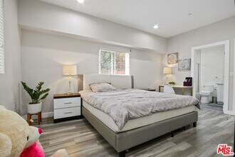 1805 S New England St in Los Angeles, CA - Building Photo - Building Photo