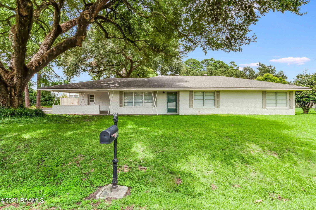 200 Montrose Ave in Lafayette, LA - Building Photo