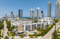 Le Frontenac Condominium in Sunny Isles Beach, FL - Building Photo - Building Photo