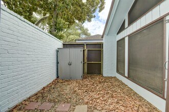 4535 Turf Valley Dr in Houston, TX - Building Photo - Building Photo