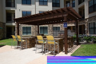 The Henry at New Forest in Houston, TX - Foto de edificio - Building Photo