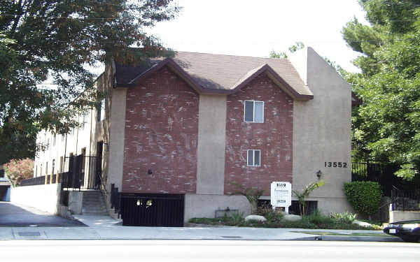 13552 Burbank Blvd in Sherman Oaks, CA - Building Photo - Building Photo