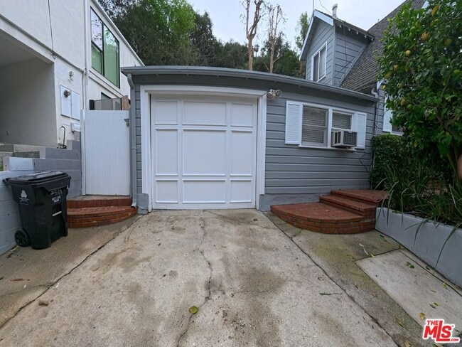9846 Wanda Park Dr in Beverly Hills, CA - Building Photo - Building Photo