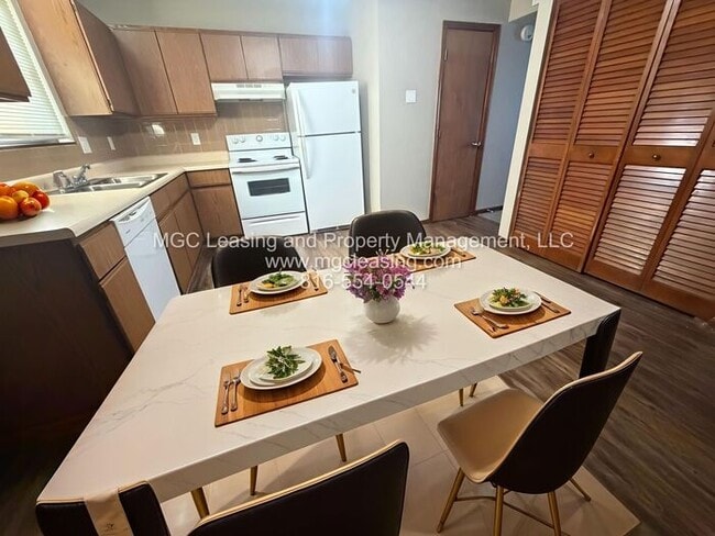 206 NW Woods Chapel Rd in Blue Springs, MO - Building Photo - Building Photo