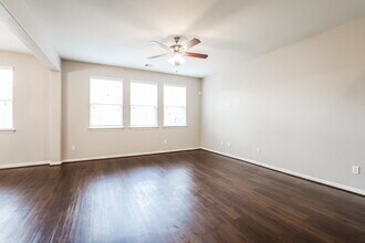 21819 Octavia Way, Unit P102 in Houston, TX - Foto de edificio - Building Photo