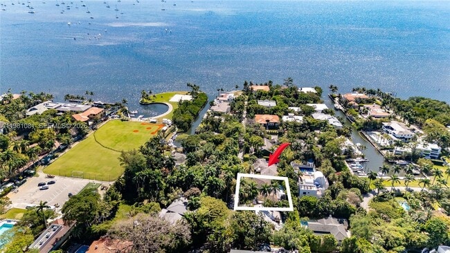 property at 3370 Poinciana Ave