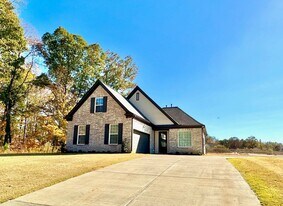 73 Crimsonwood Dr in Byhalia, MS - Building Photo