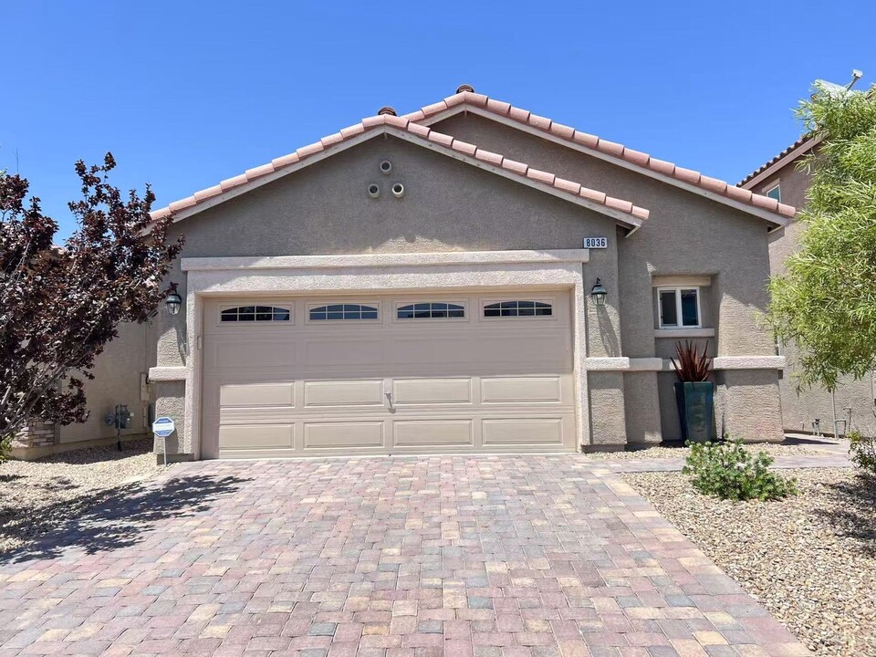 8036 Literature Ct in Las Vegas, NV - Building Photo