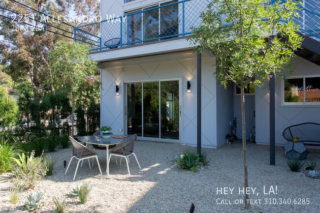 2251 Allesandro Way in Los Angeles, CA - Building Photo - Building Photo