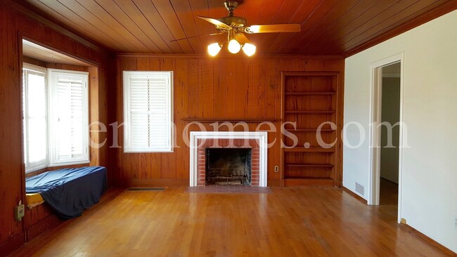 2676 Narcissus Dr in San Diego, CA - Building Photo - Building Photo