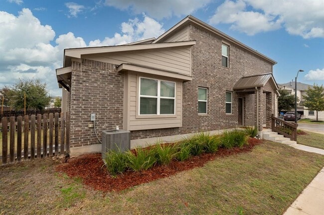 17200 Leafroller Dr in Pflugerville, TX - Building Photo - Building Photo