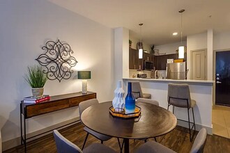 501 Texas Ave in Houston, TX - Building Photo - Building Photo
