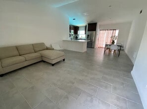 104 NE 15th Pl in Cape Coral, FL - Building Photo - Building Photo