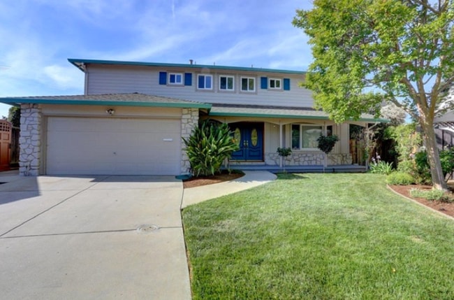 property at 3185 Temple Ct