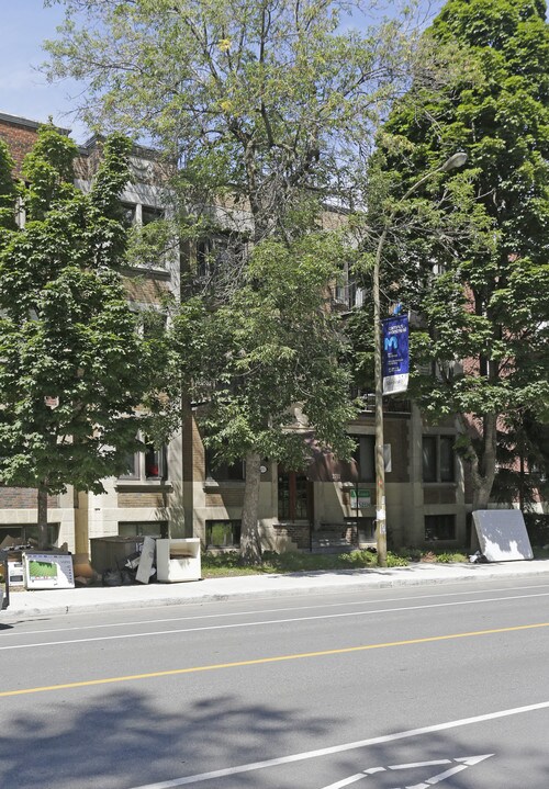 2711 Édouard-Montpetit in Montréal, QC - Building Photo