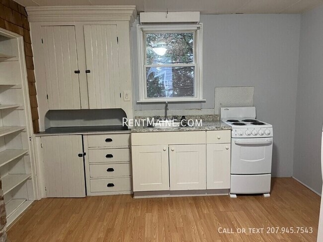 439 Fourth St. Apt. in Old Town, ME - Foto de edificio - Building Photo