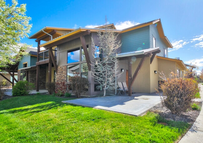 property at 931 S Lone Willow Ave