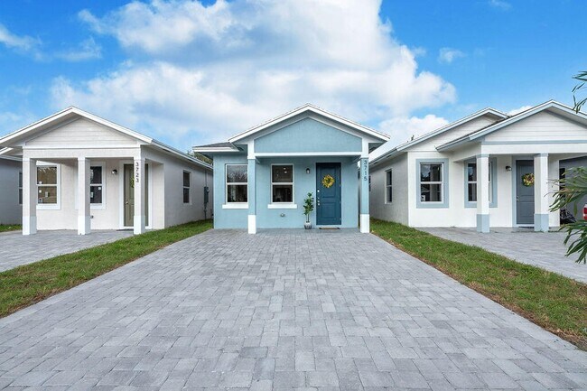 3771 Saginaw Ave in West Palm Beach, FL - Building Photo - Building Photo