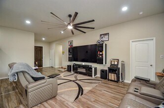 12630 Beddington Ct in Tomball, TX - Building Photo - Building Photo