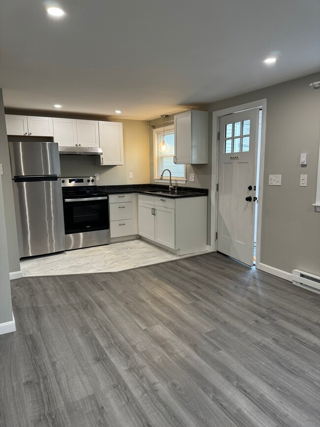 337 King Philip St, Unit 3 in Raynham, MA - Building Photo - Building Photo