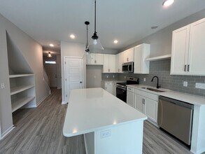 8409 Paramount Point in Winnabow, NC - Building Photo - Building Photo