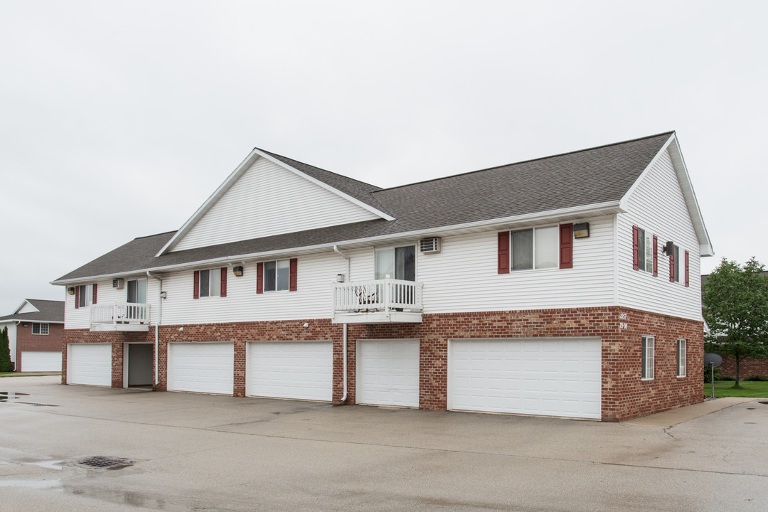 Ledgecrest Estates in De Pere, WI - Building Photo