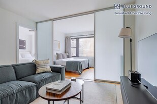 279 E 44th St in New York, NY - Building Photo