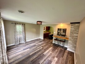 1509 N Breezeland Rd in Oconomowoc, WI - Building Photo