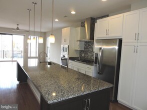 20425 Codman Dr in Ashburn, VA - Building Photo - Building Photo