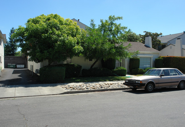 1553 Brookvale Dr in San Jose, CA - Foto de edificio - Building Photo