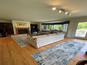 15 Hammersmith Rd in Newport, RI - Building Photo - Building Photo