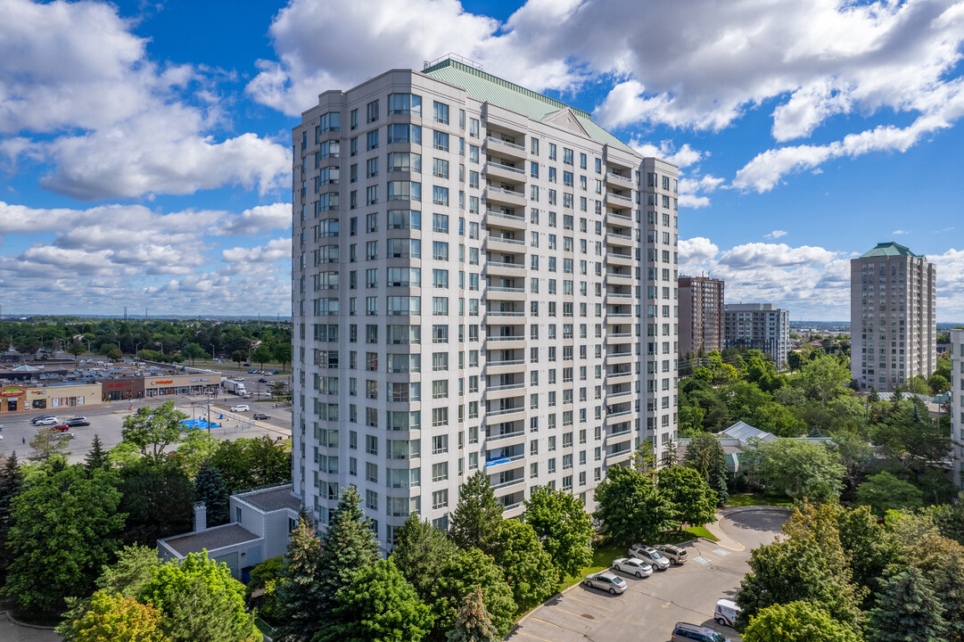 The Chartwell I in Toronto, ON - Building Photo