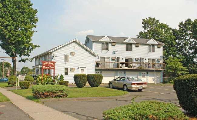 maple grove in Plainville, CT - Building Photo - Building Photo