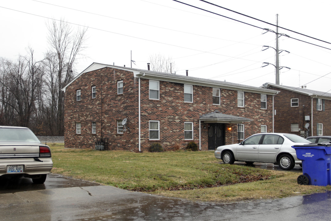 10402 Greentree Ln in Louisville, KY - Building Photo