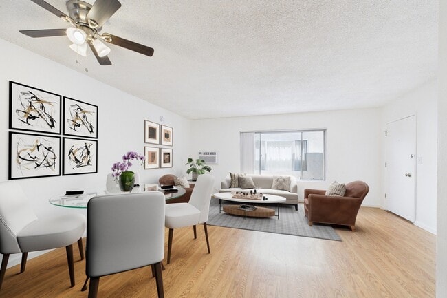 Buffalo Sherman Oaks Apartments in Sherman Oaks, CA - Foto de edificio - Building Photo