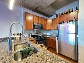 1610 W Fullerton Ave in Chicago, IL - Building Photo - Building Photo
